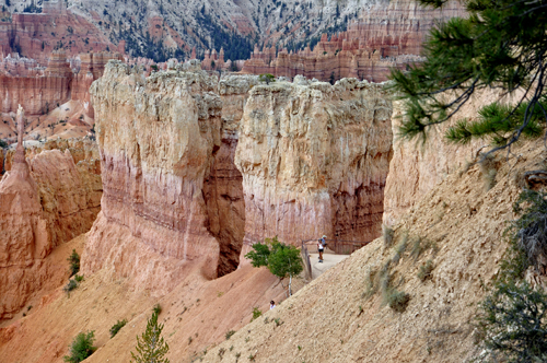 hoodoos look like 2 teeth with a space in-between